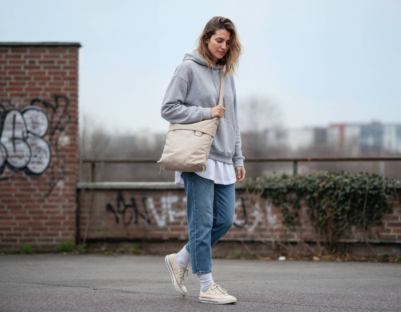 Amie AM120